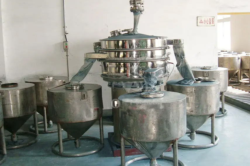 振蕩篩主要特點：換網(wǎng)容易，全封閉模式粉末不飛揚，可連續(xù)作業(yè)